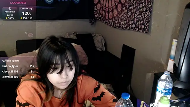 Snapshot of London_Ray chatting on 10.27.25 London Ray online show from 10.27.25