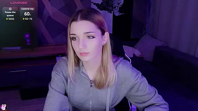 Sandy Belle online show from 10.31.25