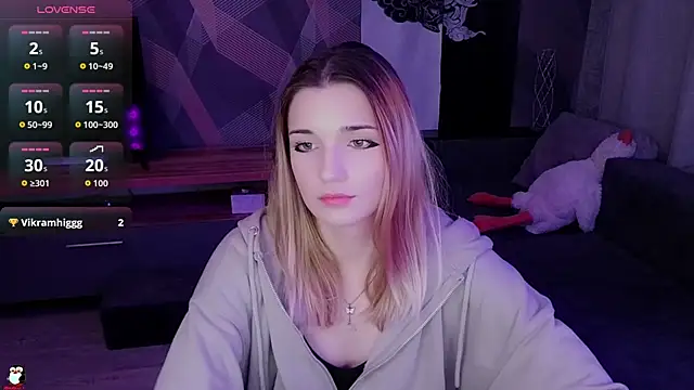 Sandy Belle online show from 11.07.25