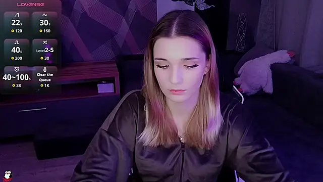 Sandy Belle online show from 11.08.25