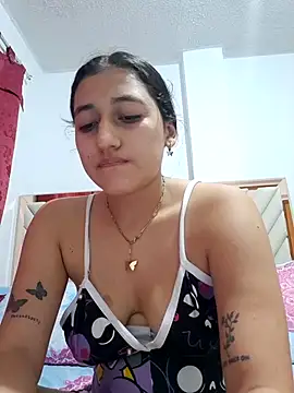 Snapshot of Tammys4 chatting on 11.25.25 Tammys4 online show from 11.25.25