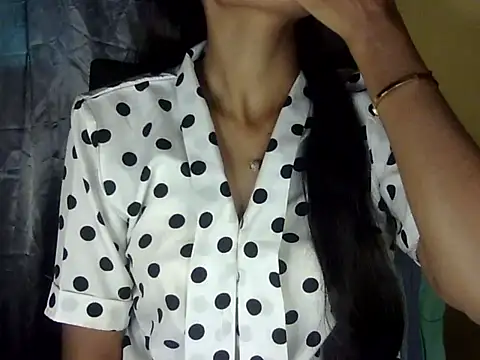 zara Khan0 online show from 11.30.25