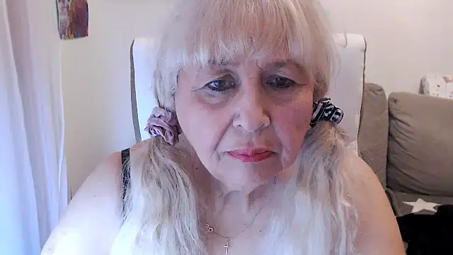 Snapshot of SusiLifeXXX chatting on 10.25.25 SusiLifeXXX online show from 10.25.25