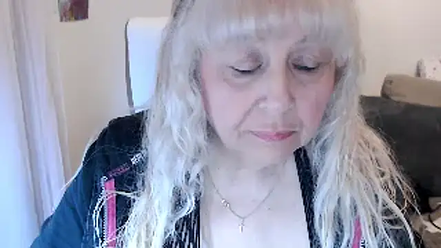 Snapshot of SusiLifeXXX chatting on 10.27.25 SusiLifeXXX online show from 10.27.25