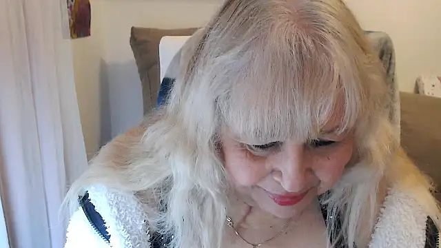 Snapshot of SusiLifeXXX chatting on 11.08.25 SusiLifeXXX online show from 11.08.25