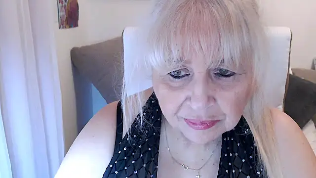 Snapshot of SusiLifeXXX chatting on 11.20.25 SusiLifeXXX online show from 11.20.25