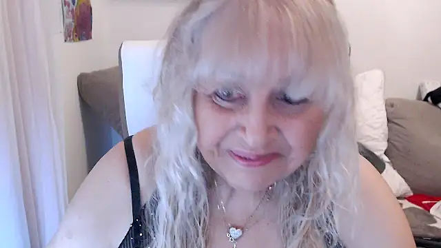 Snapshot of SusiLifeXXX chatting on 12.04.25 SusiLifeXXX online show from 12.04.25