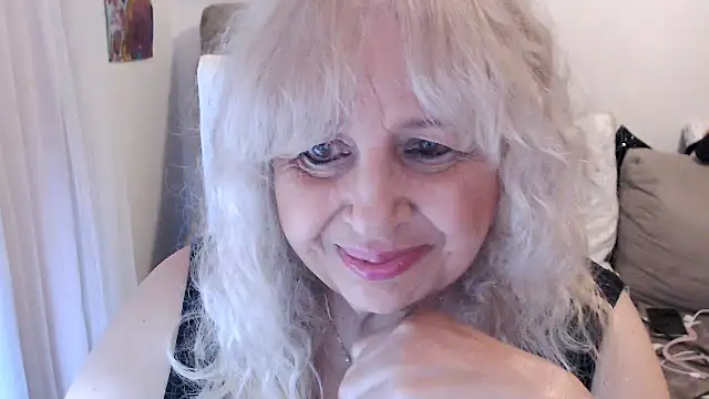 Snapshot of SusiLifeXXX chatting on 12.14.25 SusiLifeXXX online show from 12.14.25