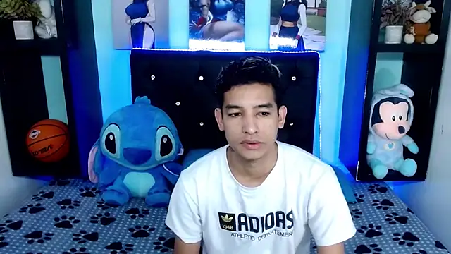 Snapshot of x_oliver_x chatting on 09.09.25 x oliver x online show from 09.09.25