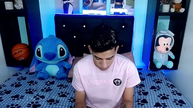 Snapshot of x_oliver_x chatting on 09.28.25 x oliver x online show from 09.28.25