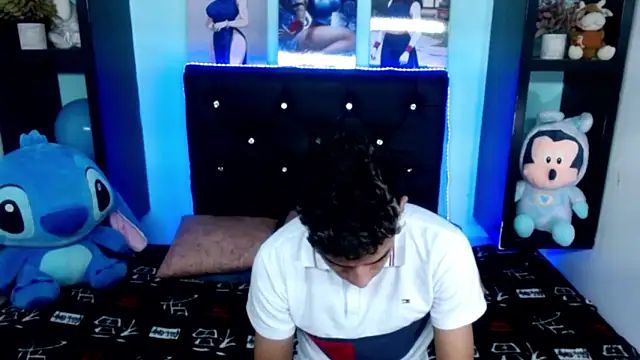 Snapshot of x_oliver_x chatting on 10.05.25 x oliver x online show from 10.05.25