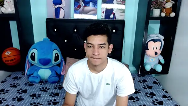 Snapshot of x_oliver_x chatting on 10.28.25 x oliver x online show from 10.28.25