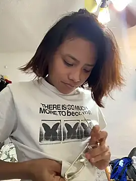 Nia Desire online show from 12.18.25