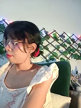 Snapshot of dolliette24 chatting on 05.21.26 dolliette24 online show from 05.21.26
