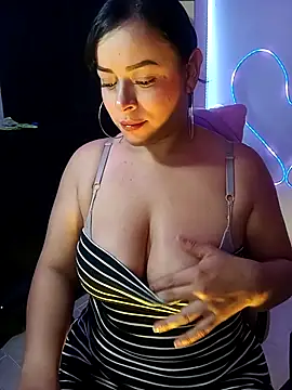 Danniela20 online show from 10.26.25