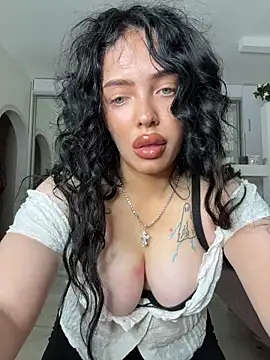 Snapshot of Hannah_xBaby chatting on 10.31.25 Hannah xBaby online show from 10.31.25