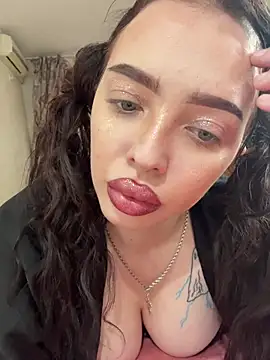 Snapshot of Hannah_xBaby chatting on 11.30.25 Hannah xBaby online show from 11.30.25