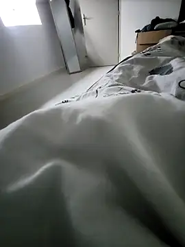 Snapshot of BobyKifff chatting on 10.30.25 BobyKifff online show from 10.30.25