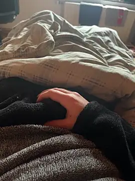 Snapshot of mas20043 chatting on 10.08.25 mas20043 online show from 10.08.25