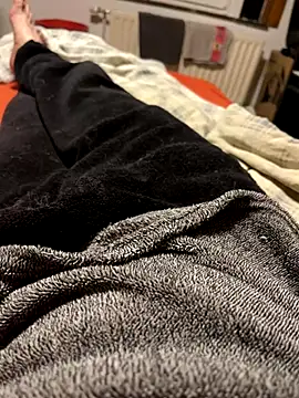 Snapshot of mas20043 chatting on 10.18.25 mas20043 online show from 10.18.25