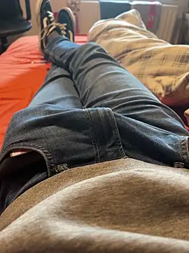 Snapshot of mas20043 chatting on 12.02.25 mas20043 online show from 12.02.25