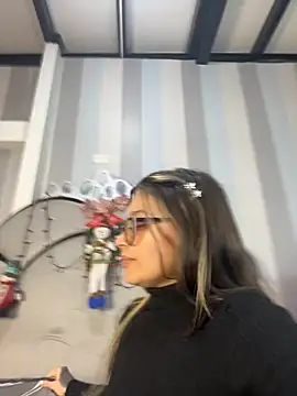 Snapshot of KoraSweett chatting on 11.27.25 KoraSweett online show from 11.27.25