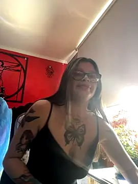 Snapshot of KoraSweett chatting on 12.04.25 KoraSweett online show from 12.04.25