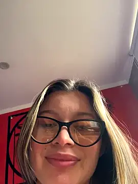 Snapshot of KoraSweett chatting on 12.05.25 KoraSweett online show from 12.05.25