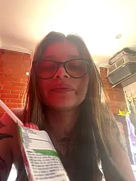 Snapshot of KoraSweett chatting on 12.17.25 KoraSweett online show from 12.17.25