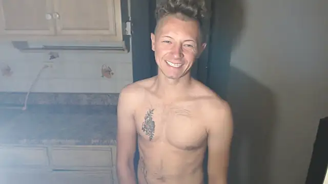 Snapshot of BlondZilla chatting on 11.08.25 BlondZilla online show from 11.08.25