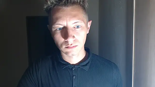 Snapshot of BlondZilla chatting on 11.10.25 BlondZilla online show from 11.10.25