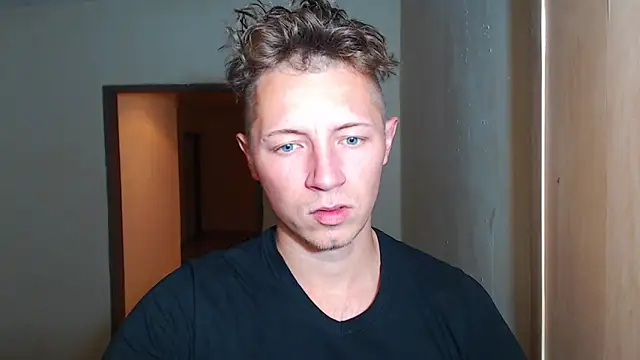 Snapshot of BlondZilla chatting on 12.05.25 BlondZilla online show from 12.05.25