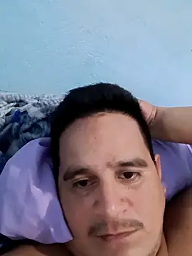 Snapshot of reguetones92 chatting on 04.30.26 reguetones92 online show from 04.30.26