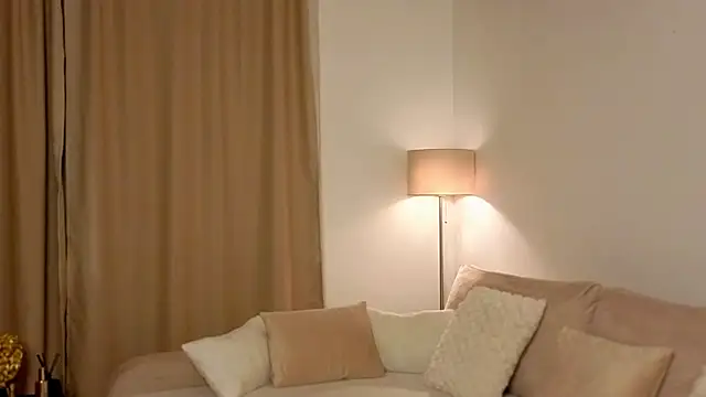 Snapshot of aerisblue chatting on 11.06.25 aerisblue online show from 11.06.25