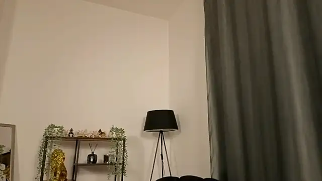 Snapshot of aerisblue chatting on 11.19.25 aerisblue online show from 11.19.25