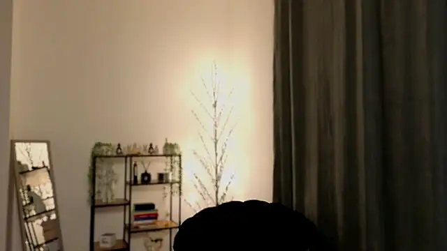 Snapshot of aerisblue chatting on 12.01.25 aerisblue online show from 12.01.25