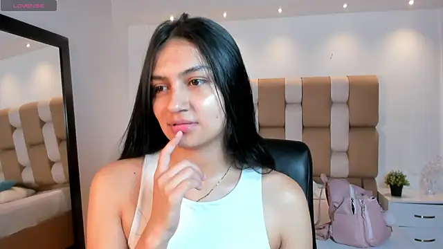 AidaJones online show from 12.17.25