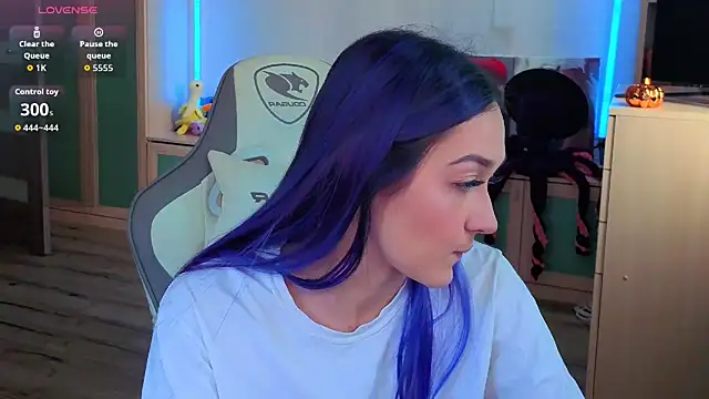 Snapshot of Im_suka chatting on 10.31.25 Im suka online show from 10.31.25