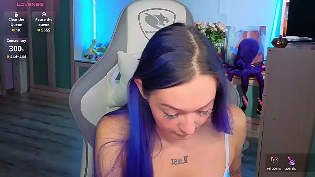 Snapshot of Im_suka chatting on 11.28.25 Im suka online show from 11.28.25