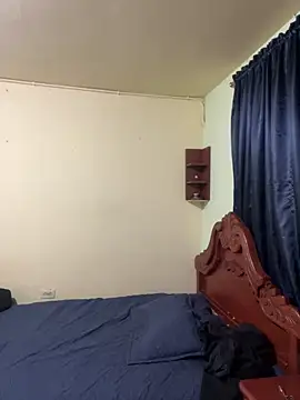 Snapshot of MaxDell chatting on 09.11.25 MaxDell online show from 09.11.25