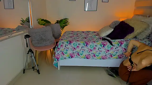 Snapshot of LusyKitty chatting on 09.11.25 LusyKitty online show from 09.11.25