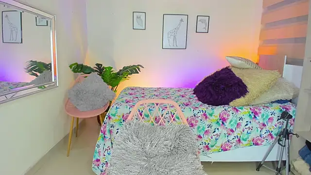 Snapshot of LusyKitty chatting on 09.19.25 LusyKitty online show from 09.19.25