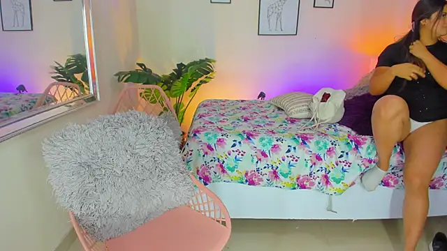 Snapshot of LusyKitty chatting on 09.25.25 LusyKitty online show from 09.25.25