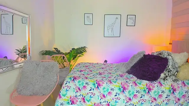 Snapshot of LusyKitty chatting on 10.10.25 LusyKitty online show from 10.10.25