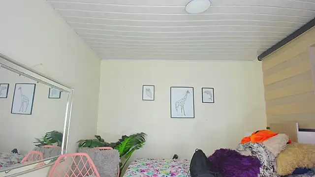 Snapshot of LusyKitty chatting on 10.15.25 LusyKitty online show from 10.15.25