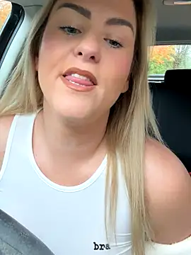 Snapshot of Charleigh_xx chatting on 11.04.25 Charleigh xx online show from 11.04.25