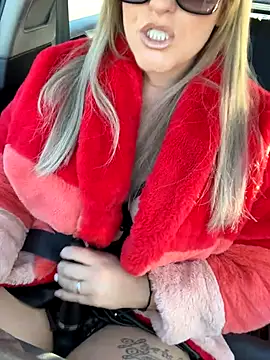 Snapshot of Charleigh_xx chatting on 11.25.25 Charleigh xx online show from 11.25.25