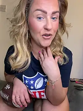 Snapshot of Charleigh_xx chatting on 02.08.26 Charleigh xx online show from 02.08.26