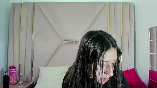 Snapshot of venusmorgan chatting on 09.17.25 venusmorgan online show from 09.17.25