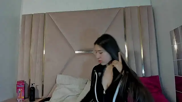 Snapshot of venusmorgan chatting on 09.24.25 venusmorgan online show from 09.24.25